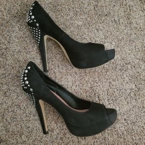 Heeled peeptoe pump with platform